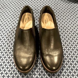 Ultimate Comfort Collections by Clarks 9 Black Platform Loafers